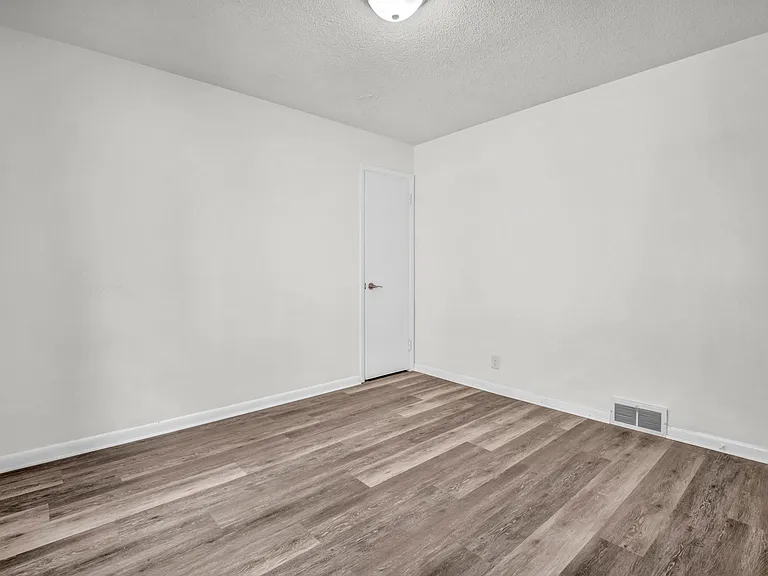 1787 Tanglewood Dr — Photo 33