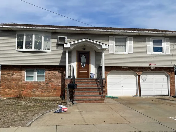 169 Meister Blvd, Freeport, NY 11520