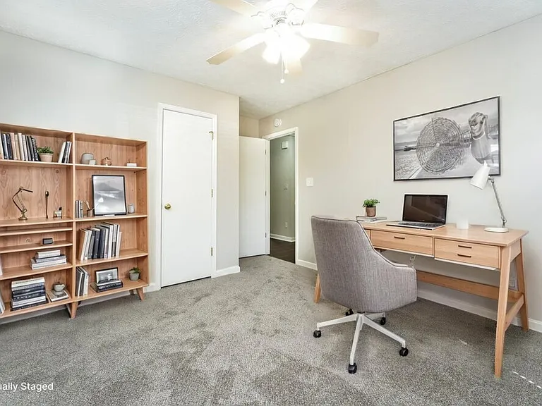 462 Sherwood Cir — Photo 15