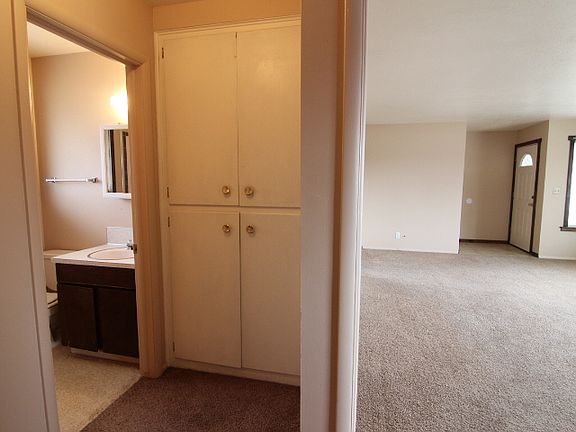 4th image of 673 Cambridge Dr APT 2