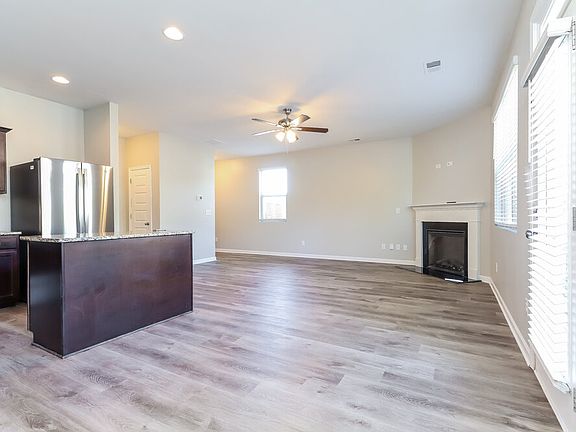 5th image of 1075 Lear Dr