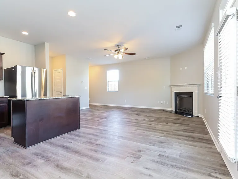 1075 Lear Dr — Photo 5