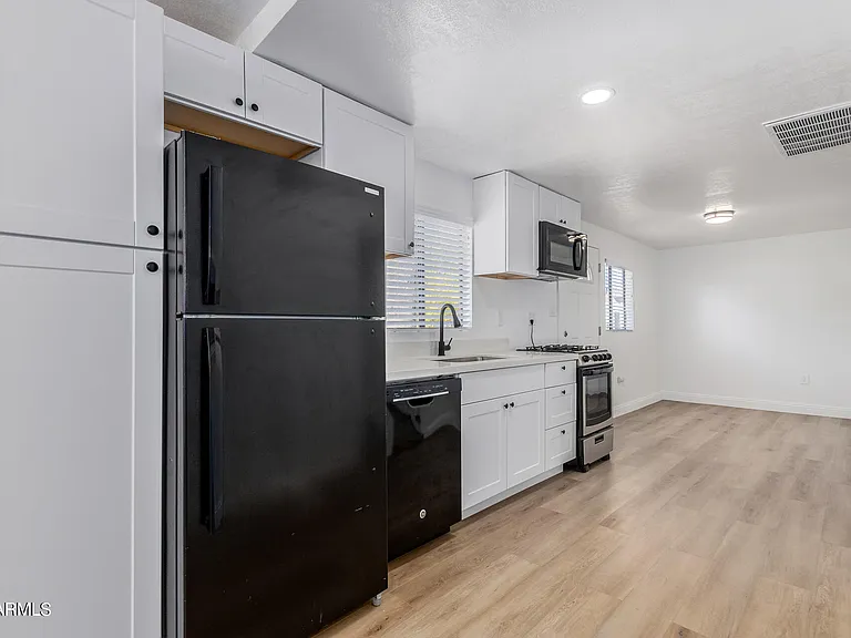 723 E Sunnyslope Ln — Photo 12