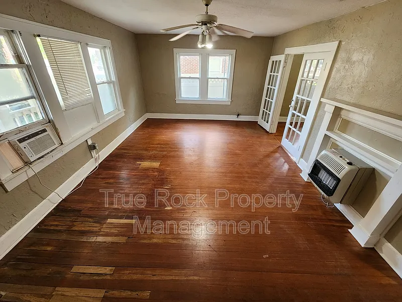 2 bed, 1.0 bath, $800 — Photo 2