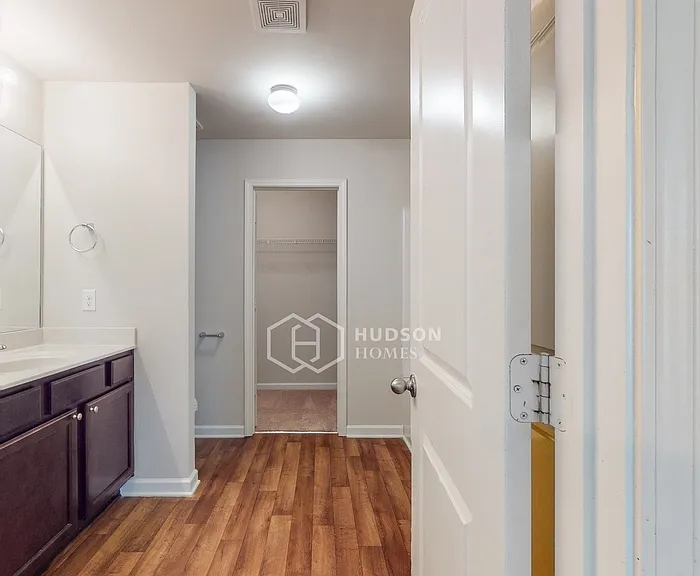 215 Scotland Dr — Photo 13