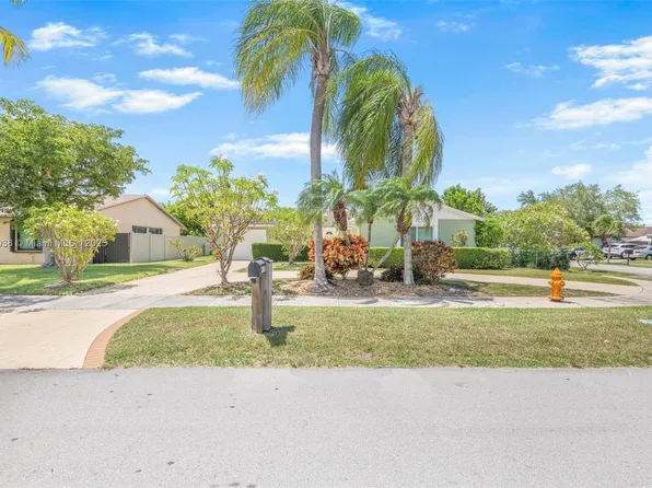 13245 SW 86th Ln, Miami, FL 33183