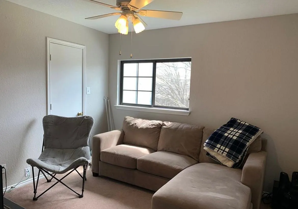 4 bed, 2.5 bath, 2421 sqft, $2,150 — Photo 4