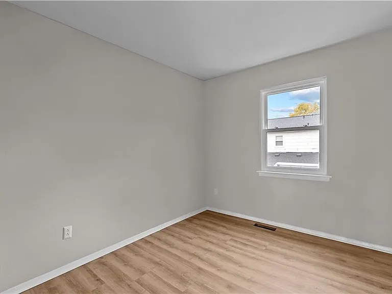 811 S Grosvenor Ct — Photo 11