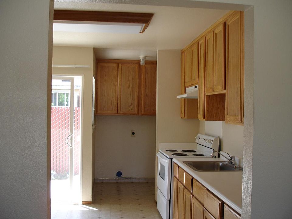 Kitchen & Washer / Dryer Hook-Ups