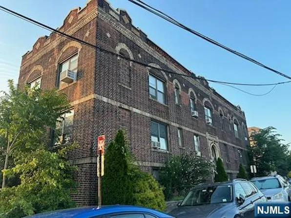 400 Woodcliff Ave, North Bergen, NJ 07047