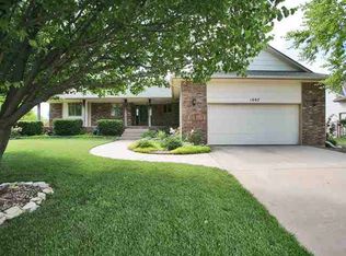 1007 Walnut Ct, Andover, KS 67002
