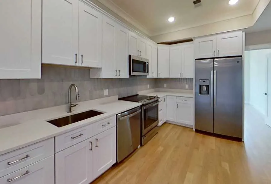 5 bed, $7,495 — Photo 1