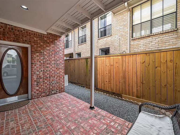 2413 Potomac Dr #D — Photo 2
