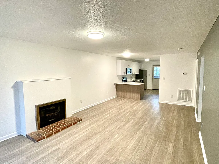 Collegeview — Photo 19