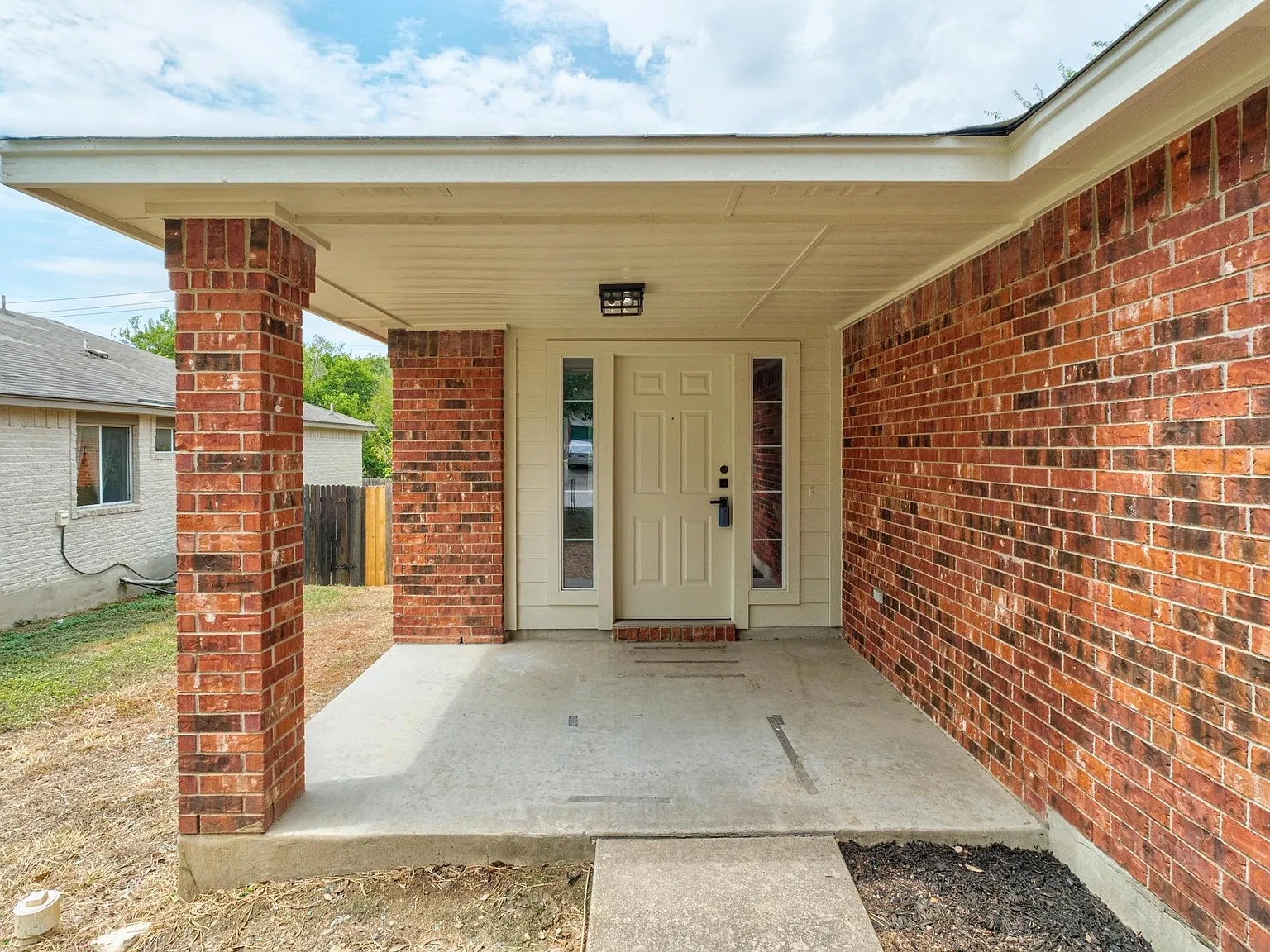 3 bed, 2.0 bath, 1346 sqft, $1,945 — Photo 2
