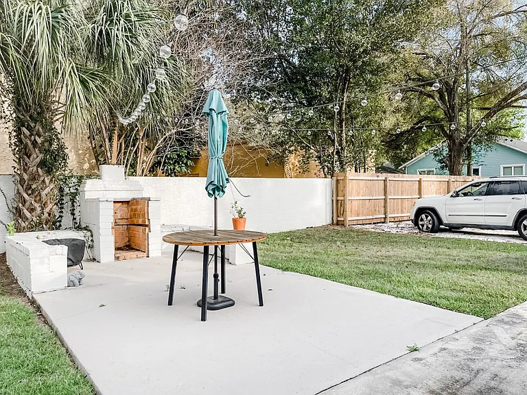 401 E Amelia Ave — Photo 38