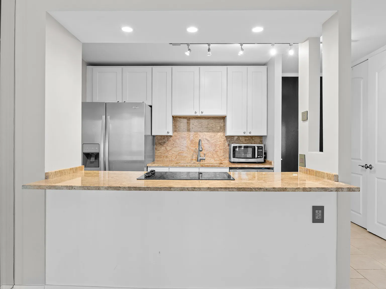 1 bed, 755 sqft, $2,300 — Photo 4