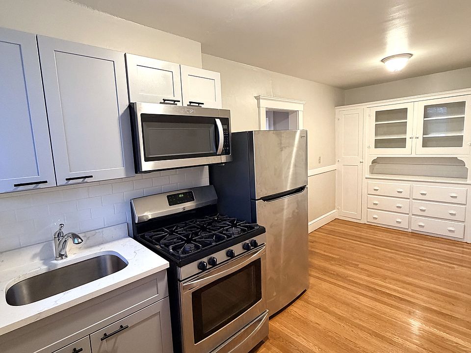1st image of 200 Presidents Ln APT 12