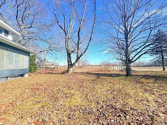 5th image of 1820 Husen Rd