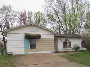 412 E 4th Pl, Grove, OK 74344