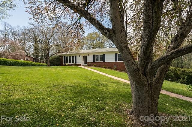 1st image of 207 Applecross Ln