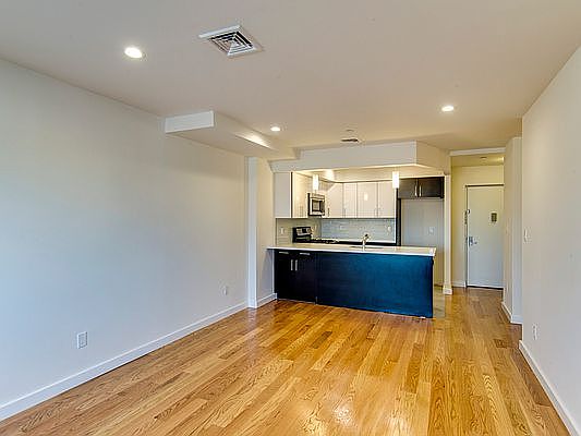 2nd image of 2822 Astoria Blvd #5