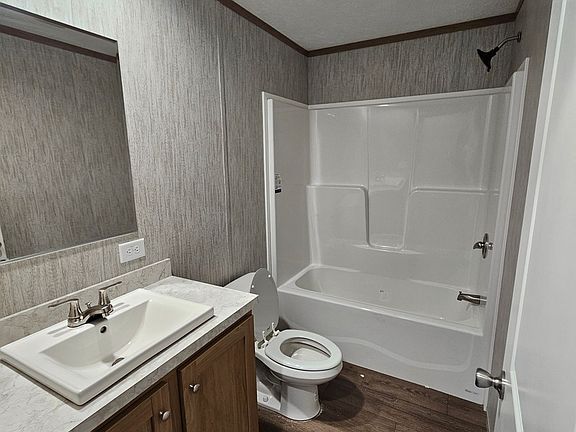 4th image of 53 Parkview Dr #103