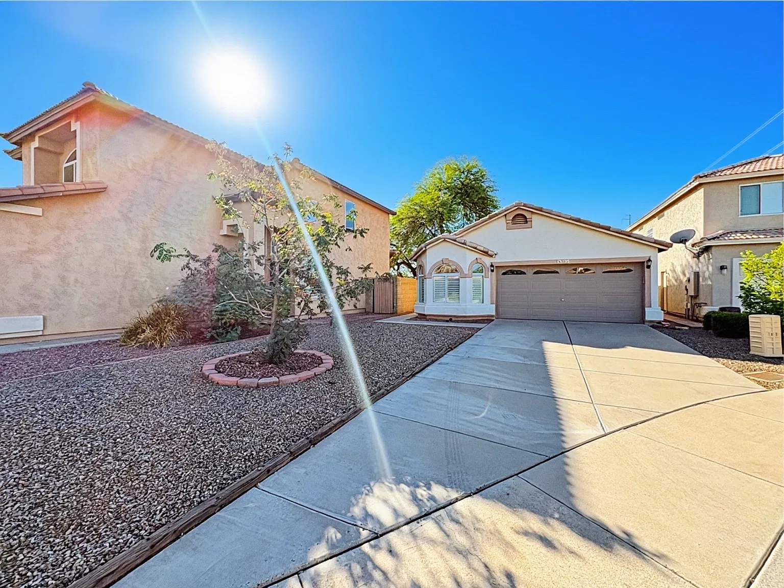 3 bed, 1371 sqft, $2,395 — Photo 2