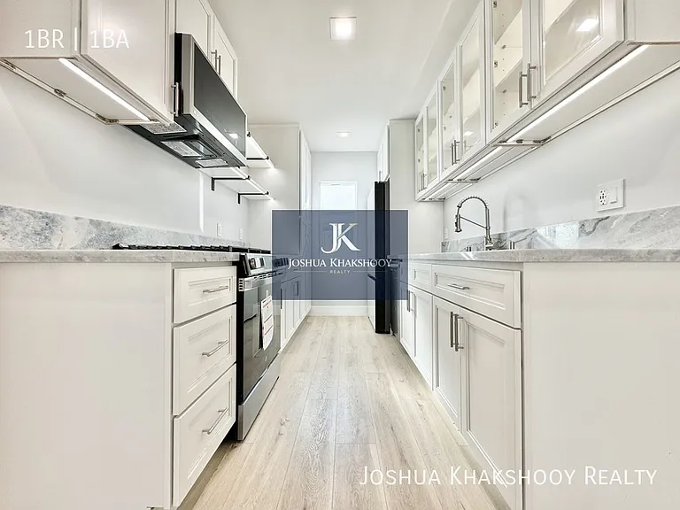 604 N Flores St #5 — Photo 1