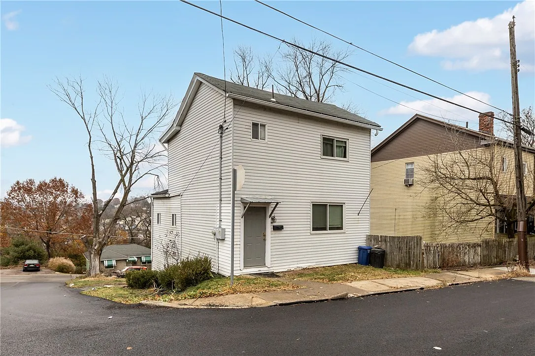 920 Wymore St photo 1