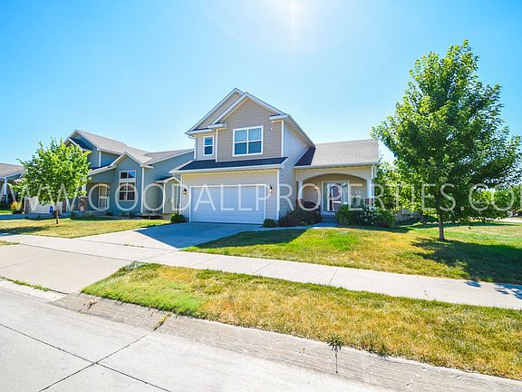2nd image of 1420 SE Oxford Dr