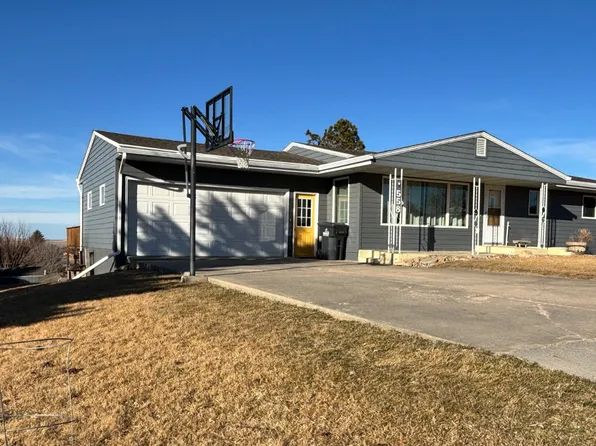 558 W 9th St, Winner, SD 57580