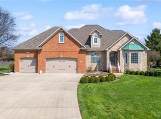 999 Brookwood Dr, Troy, OH 45373