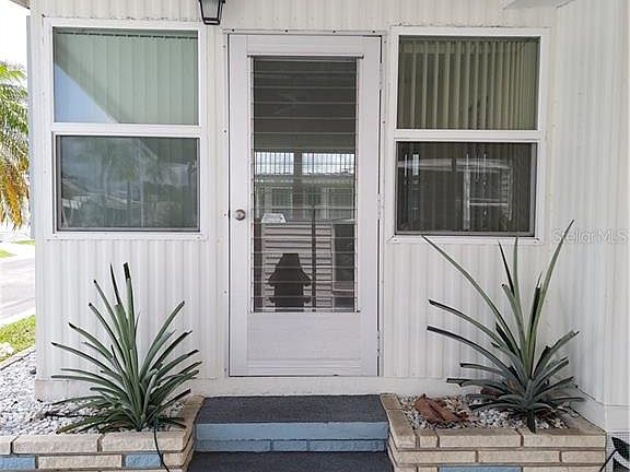 4th image of 3330 Oakwood Blvd S