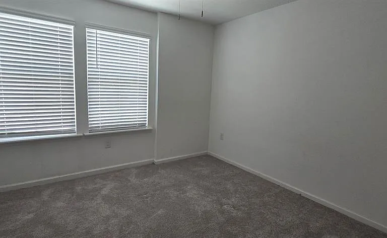 3980 NE 34th Ave — Photo 12