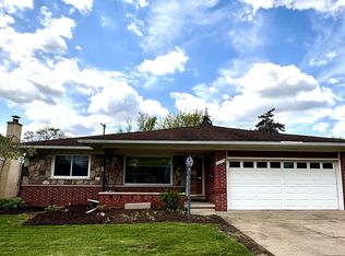 33773 Somerset Dr, Sterling Heights, MI 48312