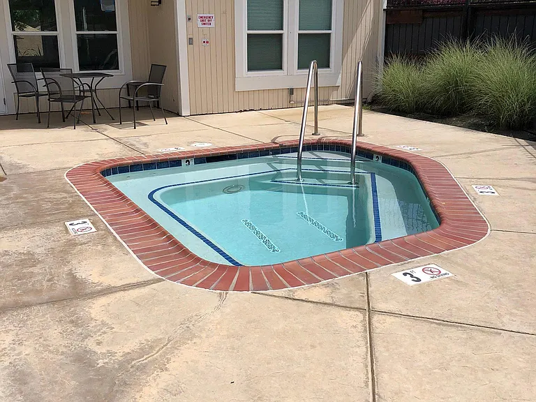 451 Camelback Rd — Photo 10