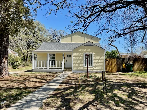 2218 Owens St, Haltom City, TX 76117