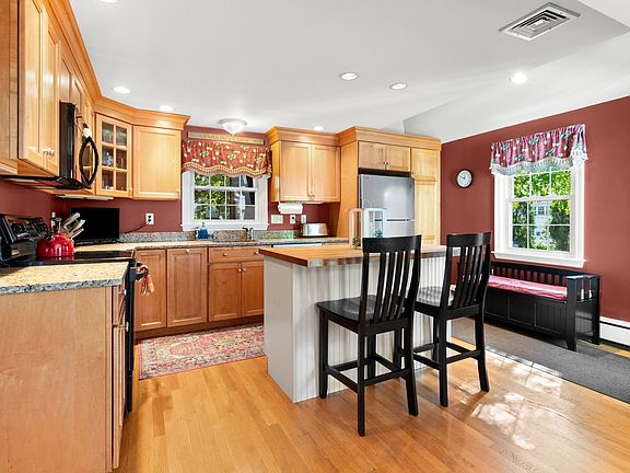 5th image of 69 Hemlock St