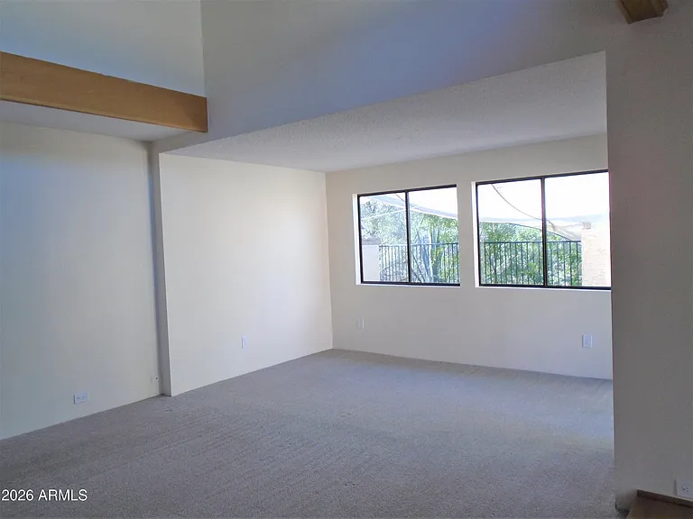 1910 E Winter Dr — Photo 2