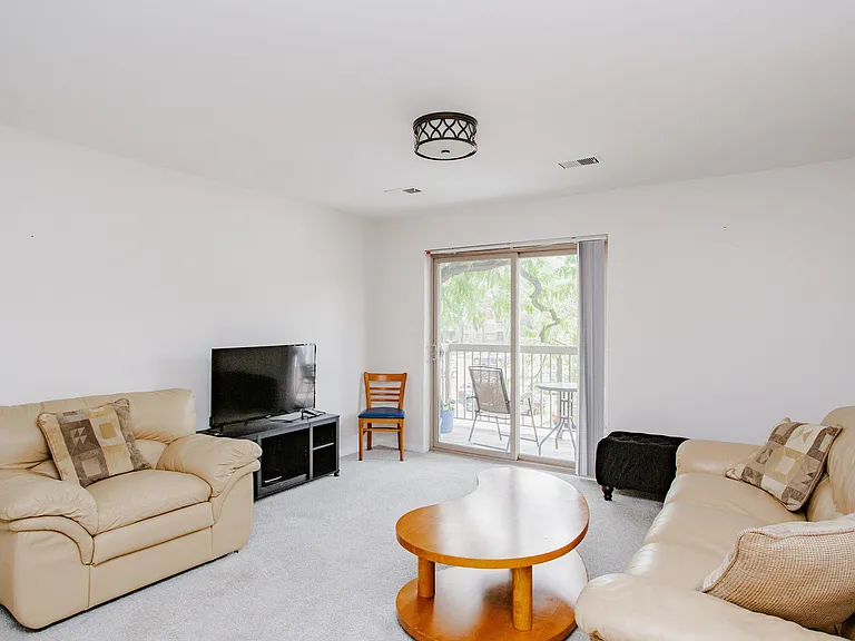 701 W Central Rd #B4 — Photo 6