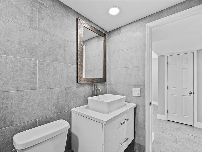 1470 N Dixie Hwy #2 — Photo 11
