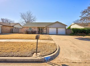 300 SW 32nd St, Moore, OK 73160
