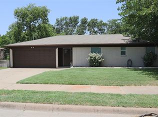 724 Lynnewood Ave, Burleson, TX 76028