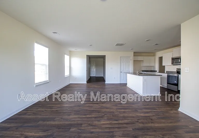 2063 Southwood Cir — Photo 9