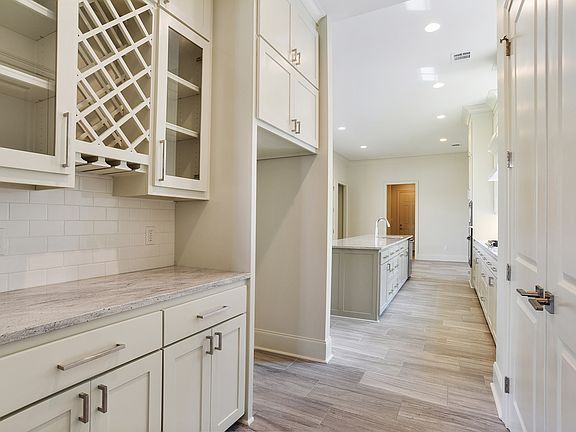 Butler's Pantry and Bar Area