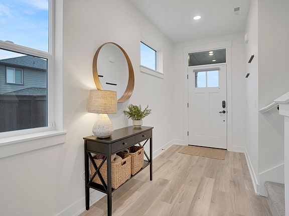 5th image of 60975 SE Sydney Harbor Ct