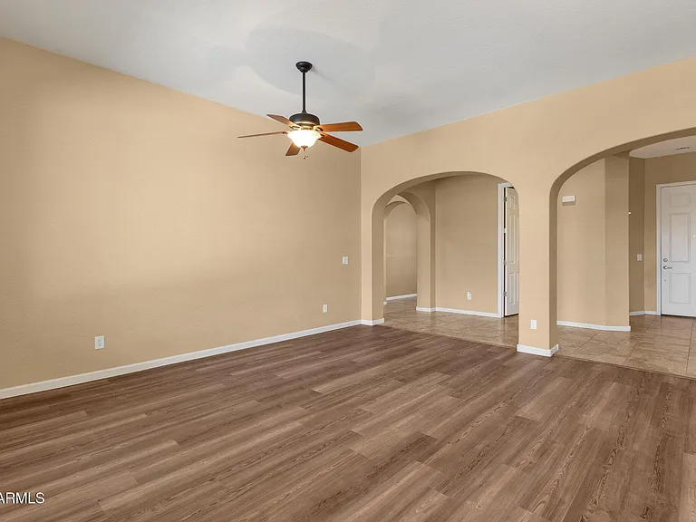 2403 E Robb Ln — Photo 6