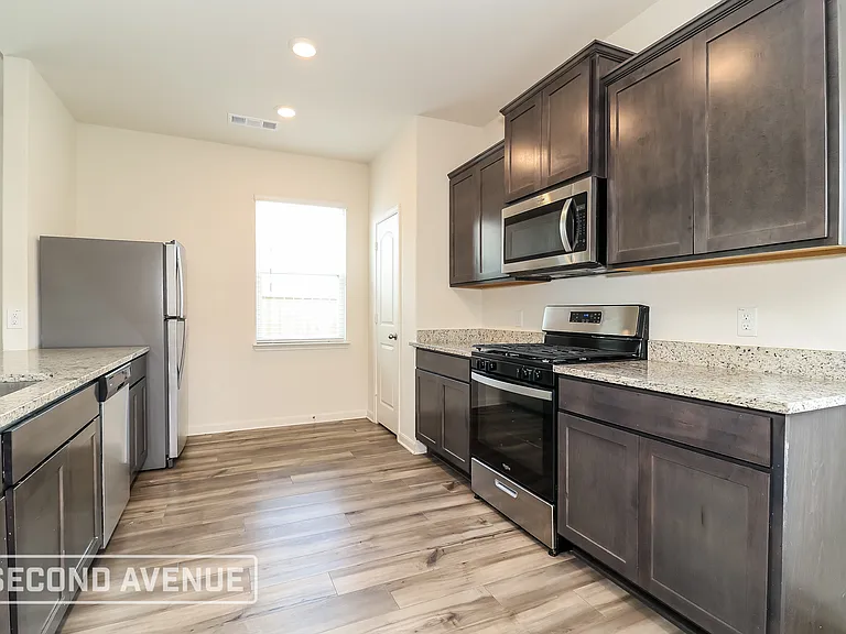 1329 Woodwinds Dr — Photo 3