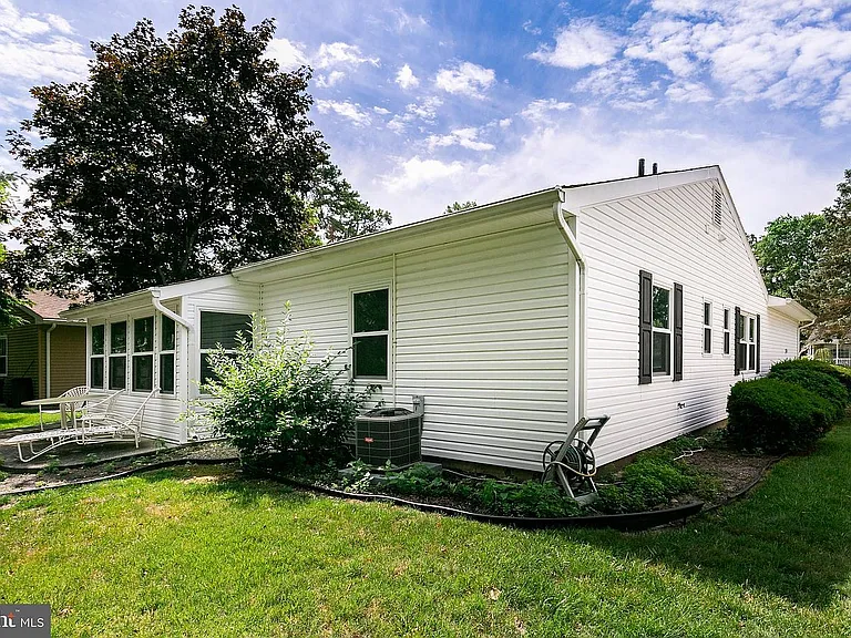 10 Dorchester Dr — Photo 14